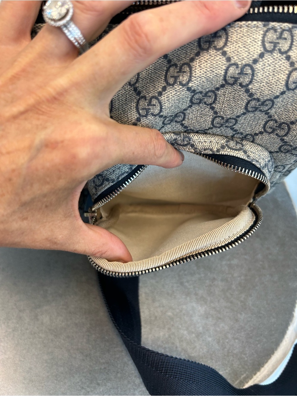Gucci Vintage Monogram GG Supreme Messenger Bag beige blue coated canvas unisex - Picture 12 of 17